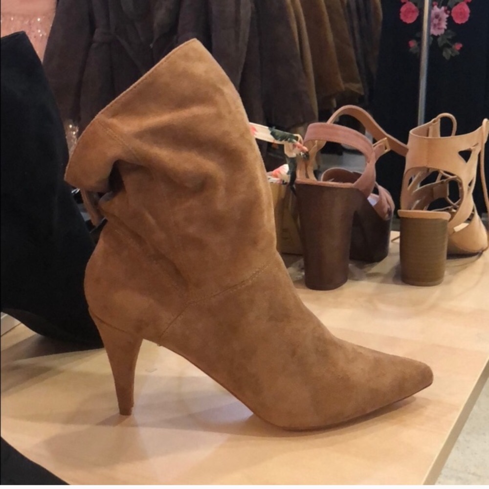 Suede Texture Pointy Booties. Size 8.5